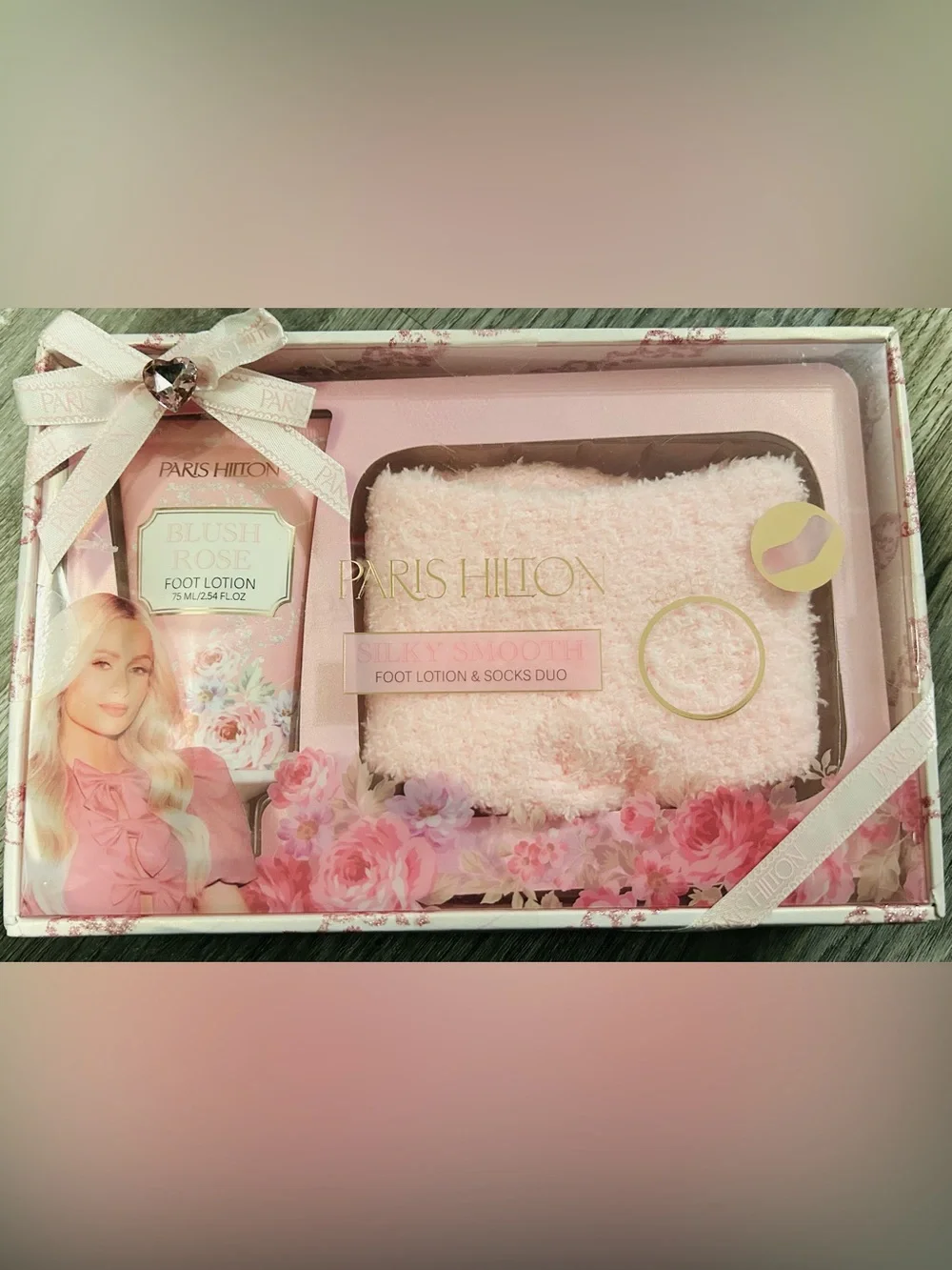 NWT Paris Hilton Pink Silky Smooth Foot Lotion & Plush Socks Gift Set